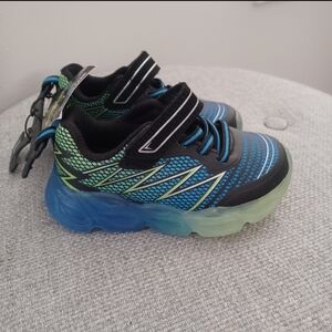 NEW Athletic Works Light Up Sneakers Boys Sz 7